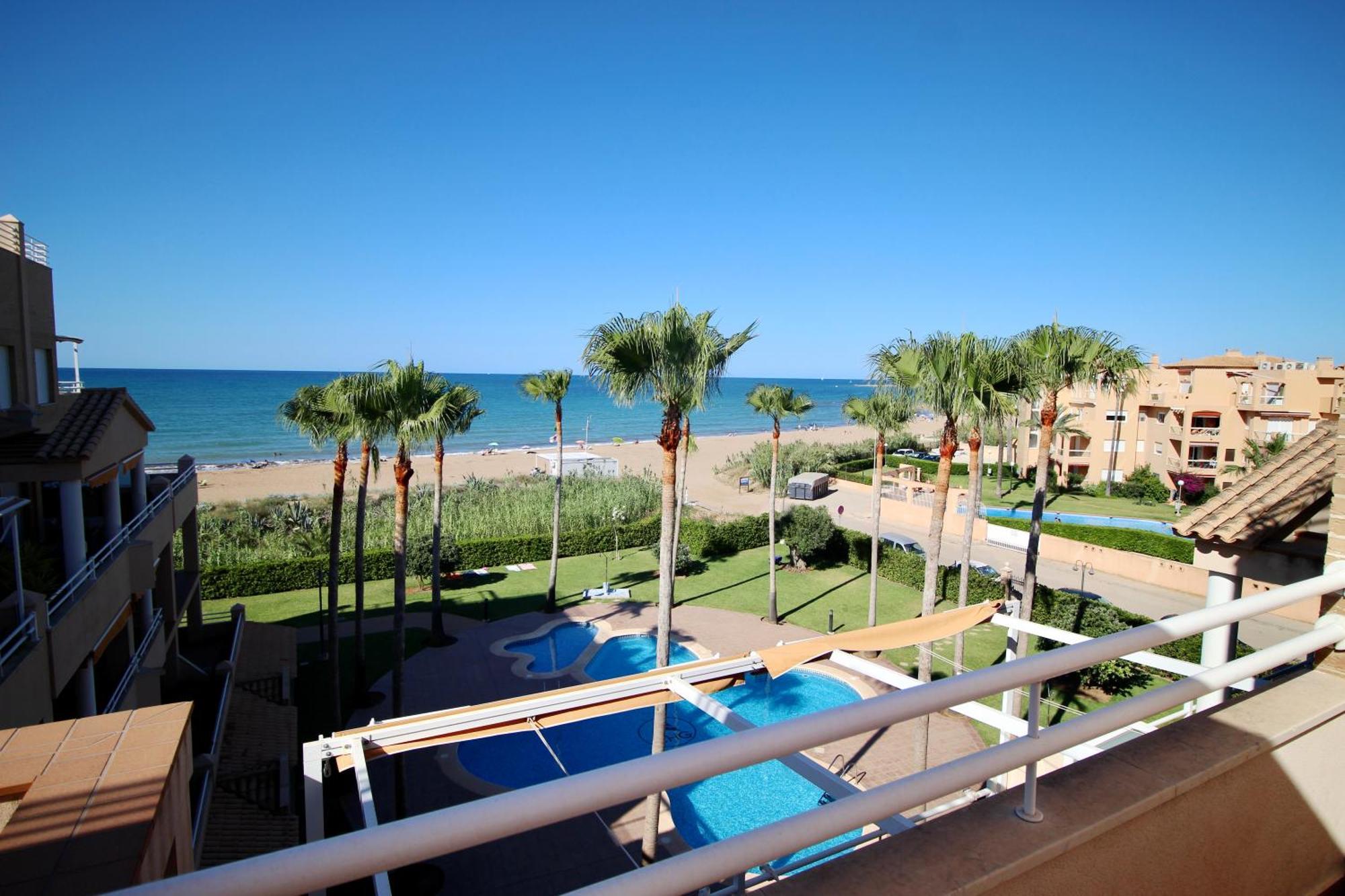Atico Con Piscina Privada En Primera Linea Apartment Denia Room photo